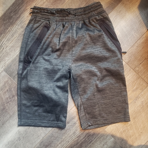 Bundle of boys unipro size small shorts - Picture 7 of 10